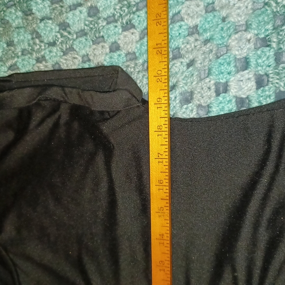 Split back top. ⚫ - Picture 5 of 7